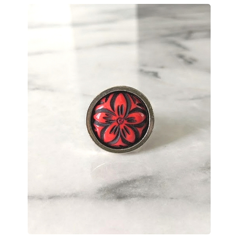 Lucky Loo Loo Carved Flower Circle Ring
